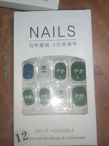 DIY Floral Press-On Nails