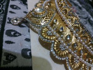 Elegant Gold &amp; Crystal Statement Necklace