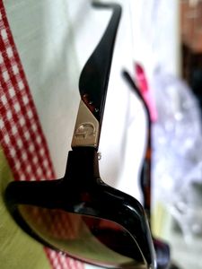 ORIDIGINAL  GUESS  GOGGLES