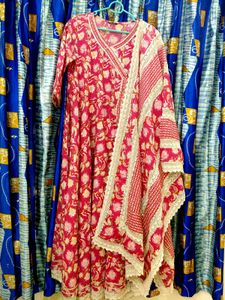 Elegant Pink Floral Kurta Set