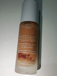 Mama Earth GLOW Serum Foundation