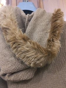 Open Poncho Shurg With Pompom