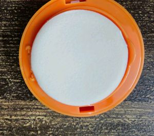 The Derma Co Hyaluronic Sunscreen Compact 🧡💫