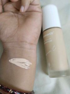 Mama Earth Glow Serum Foundation Shade 01 Ivory