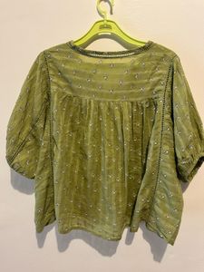 Pretty Top Only Brand Without Tag