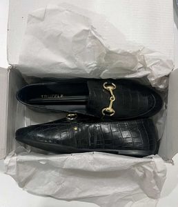 Black croc pu loafers shoe with Gold Chain