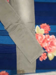 Grey jeans 👖 with a good fit and comfort 🥰