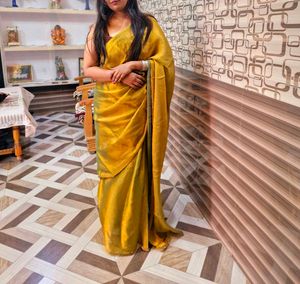 Jimmy Choo Fabric Saree With Unstitch Blouse