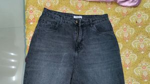 A Wide Leg Black Jeans