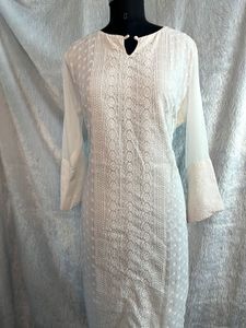 🤍 Elegant White Chikankari Kurti – Timeless Grace