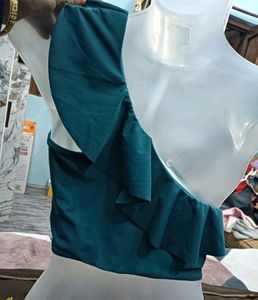 Ruffled One🖤-Shoulder Top