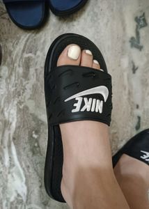 Premium Nike Slides (UNISEX)