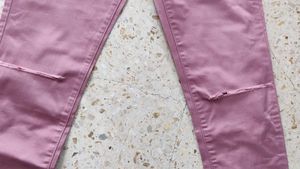 Cotton pant with slit at knee.