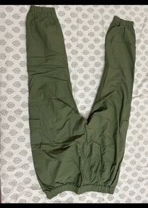 People green cargo joggers with 4 pockets
