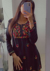 *Sale* Black Short Chikankari Kurti