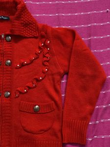 Red Pullover