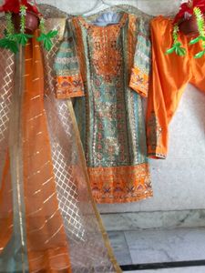 Elegant Pakistani Suit