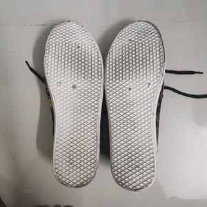 Black Floral Printed Casual Shoes