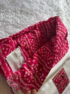 Elegant White &amp; Red Saree😻