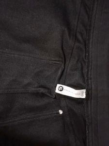 It&#39;s a pure black cotton jeans type lower