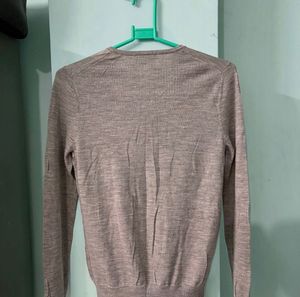Uniqlo Gray V-Neck Sweater