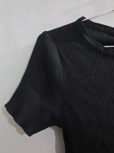 Black Ribbed Flower Tee
