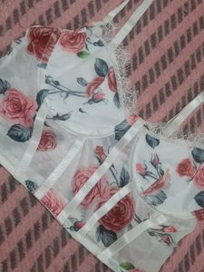 URBANIC Floral White Bralet 🤍