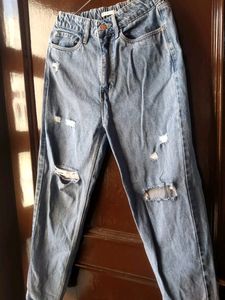 loose fit straight blue jeans