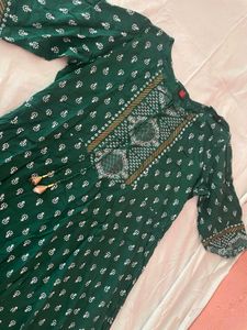 Women Green Kurti Pant With Dupatta
