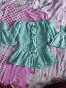 crop top....Chic Off-Shoulder Top