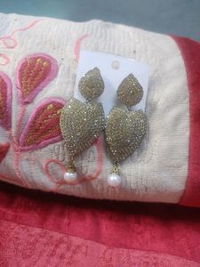 Earings Bahoot Hai Isliye Isa Sell Kar Rahi Ho