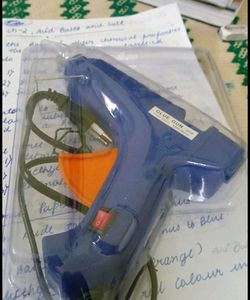 HOT GLUE GUN WITH REFIL