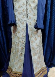 Girls Gown💙🤍