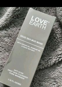 Dot &amp; Key Clay Mask and love earth