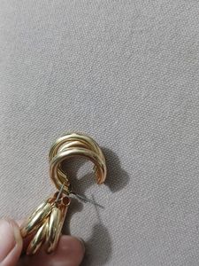 GOLDEN COLOUR EARRING