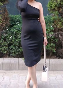 Chic Black One-Shoulder Dress