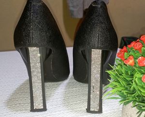 Pretty Heels With Rhinestone Work
