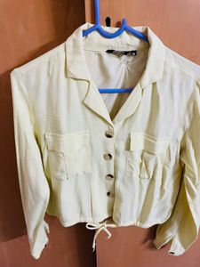 Chic Light Yellow Cropped Drawstring Shirt