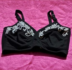 Clovia Bra With Embroidery Work Size 34F