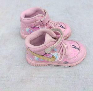 Kids Girls Pink Shoes – Like New Condition