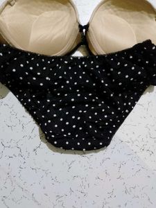 Bladded Bra With Underwear.