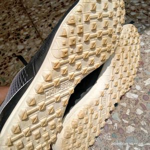 👟KIPSTA FOOTBALL SHOES