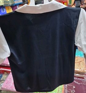 H&amp;M Contrast Collar Top