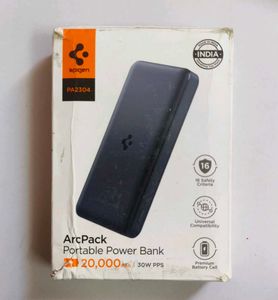 Spigen ArcPack 20000mah 30w power bank