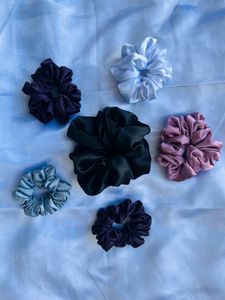 4 Scrunchies