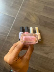 6 Pair Of Nailpolish