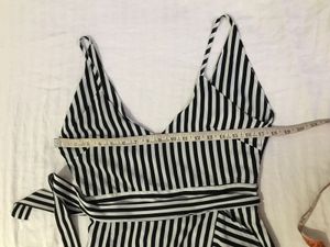 Black+white Striped flowy Dress Bust 34