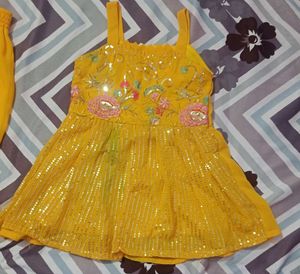 Baby Yellow Outfit 😻