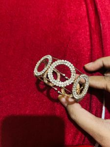 Sparkling Circle Cuff Bracelet