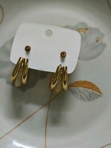 🆕 Golden Hoop Earrings